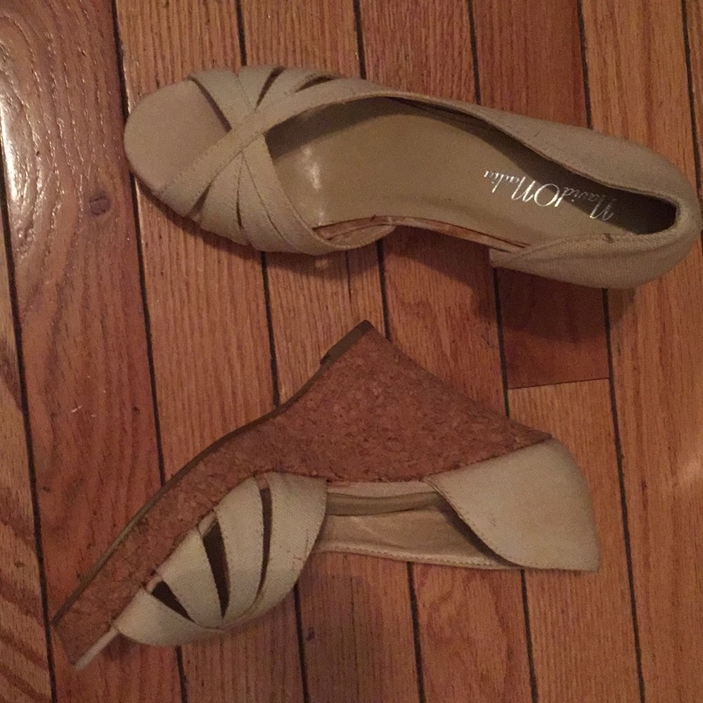 Brand New in box Navin O NADIA Tan Wedge Size 8/39
